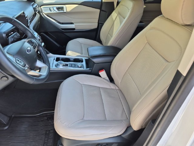 Used 2023 White Metallic Ford Limited image 16