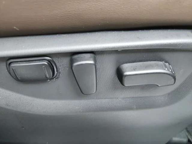 Used 2023 Red Nissan Platinum image 49