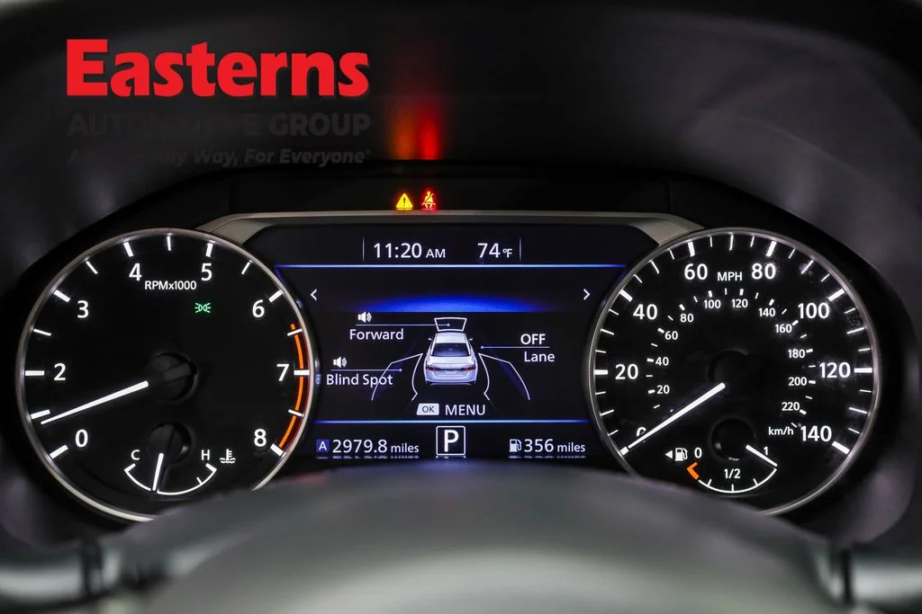 Used 2020 Black Nissan 2.5 SR image 17
