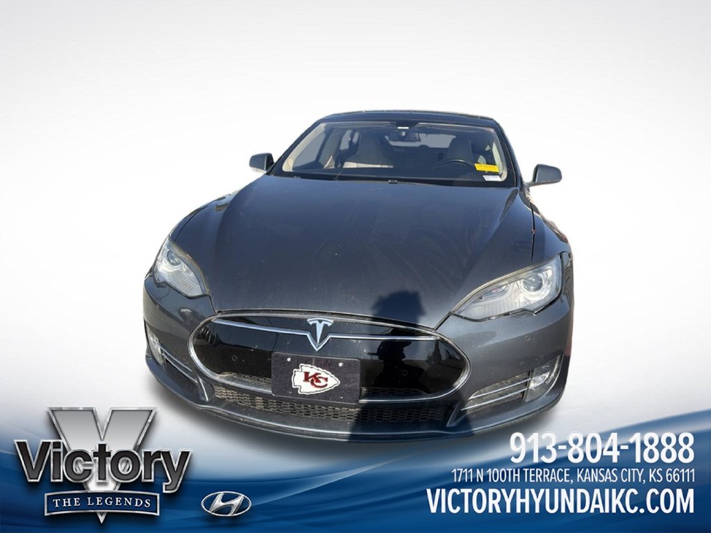 Used 2014  Tesla Base image 2