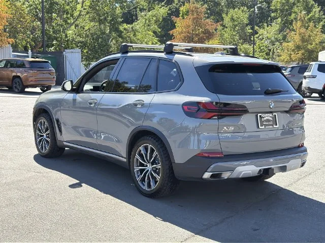 Used 2025  BMW xDrive40i image 11