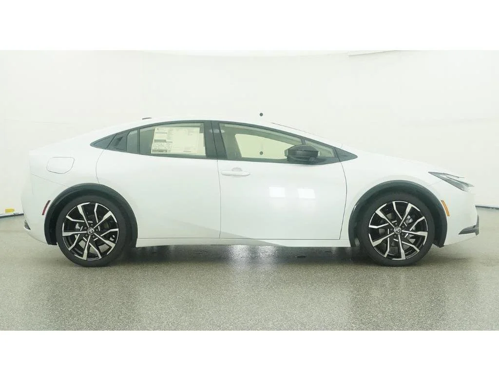 New 2026 Wind Chill Pearl Toyota XSE image 27