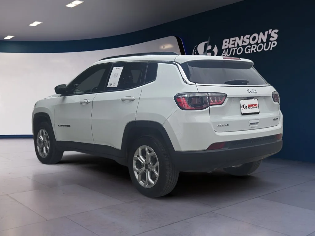 Used 2026 White Jeep Latitude image 3