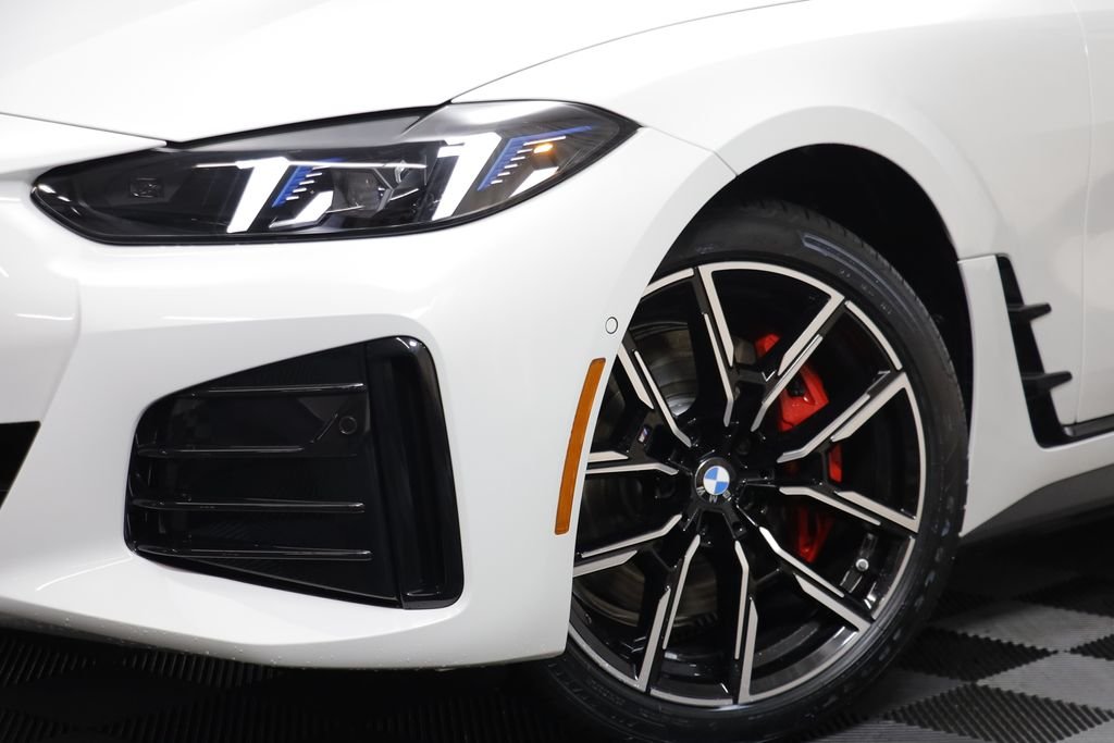 New 2026 Alpine White BMW M60 image 4