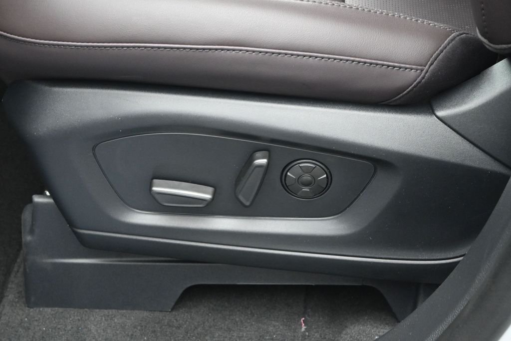 New 2026 Star White Metallic Tri-Coat Ford Platinum image 9