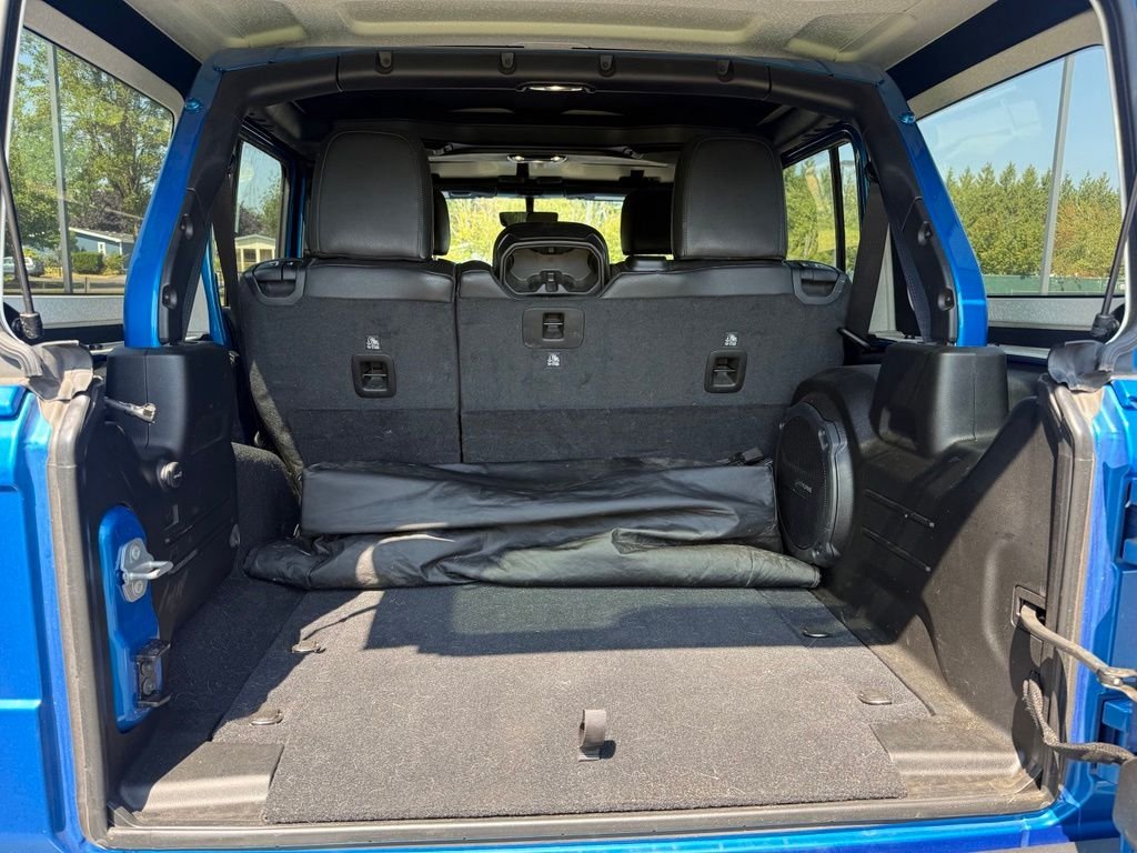 Used 2022 Hydro Blue Pearlcoat Jeep Unlimited Sahara Altitude image 19