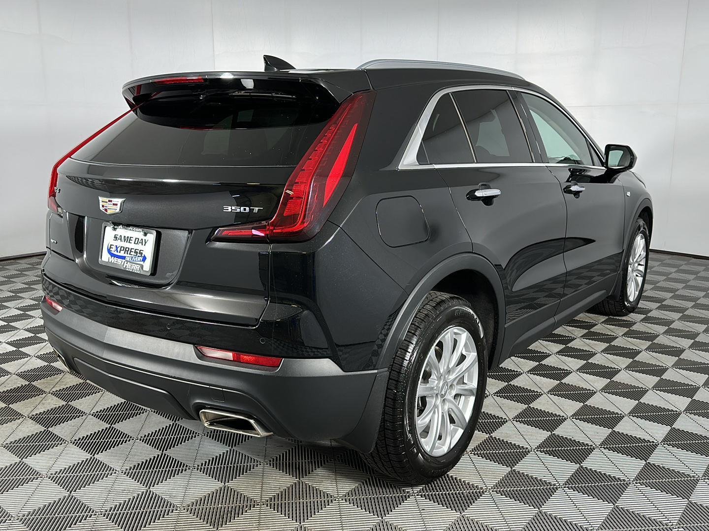 Used 2022 Stellar Black Metallic Cadillac AWD Luxury image 27