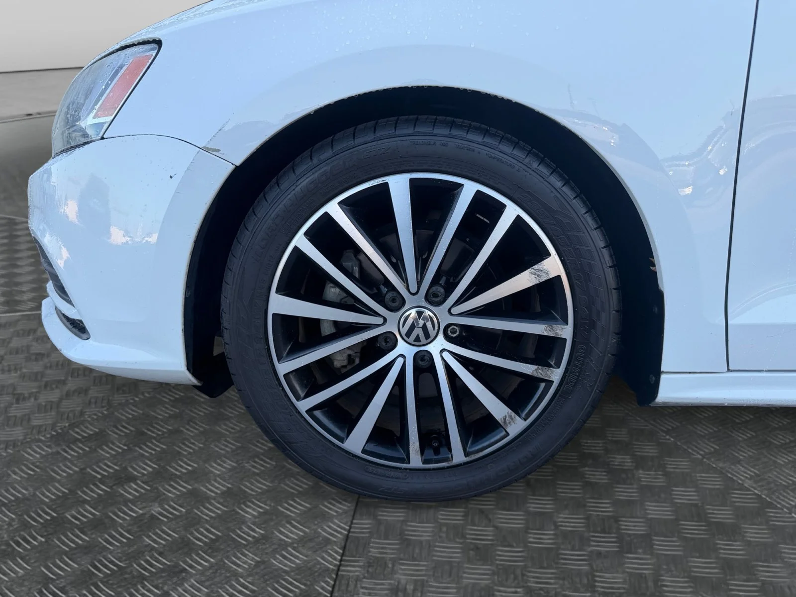 Used 2016  Volkswagen 1.8T Sport image 9