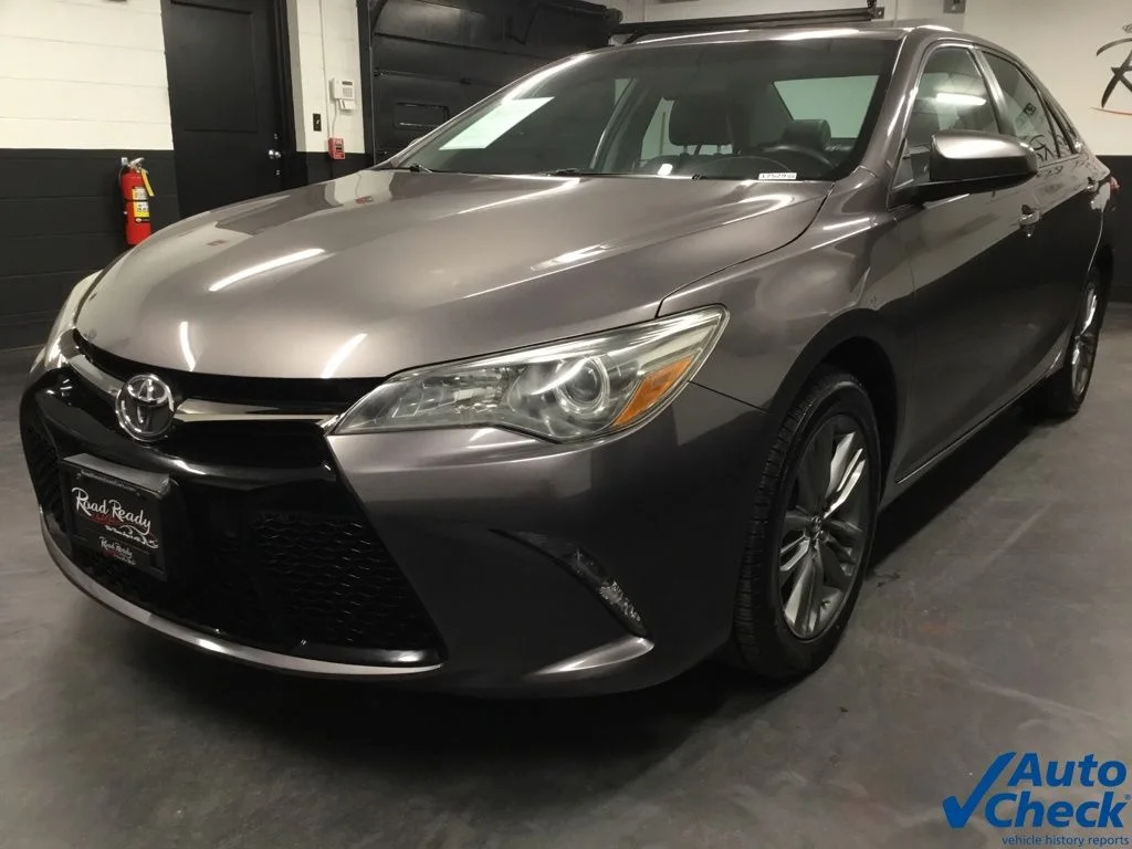Used 2017 Gray Toyota SE image 5