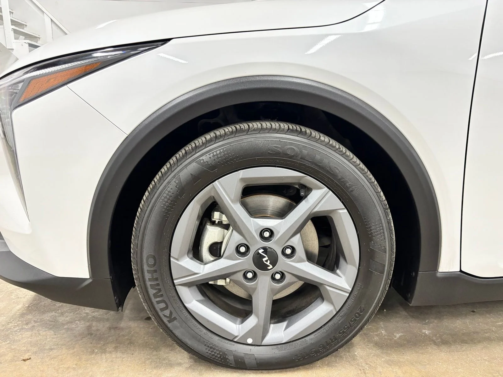 Used 2025 White Kia LXS image 10
