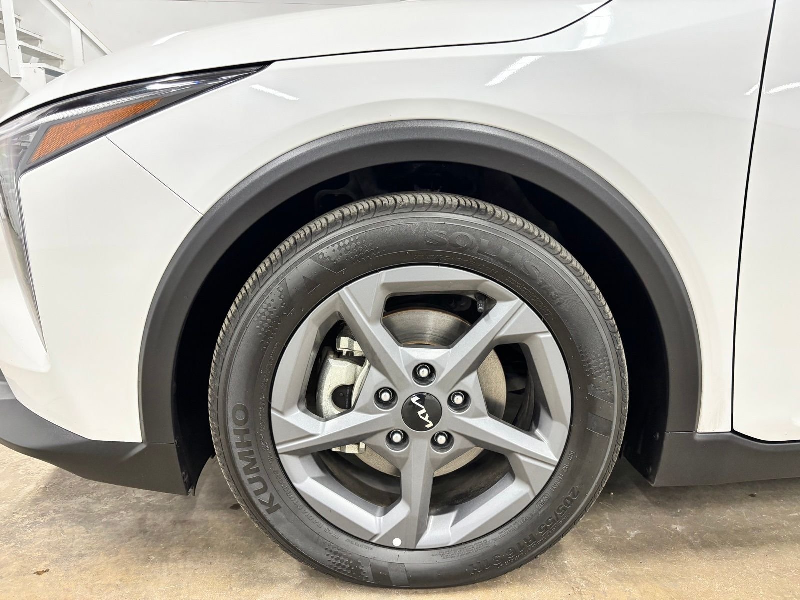 Used 2025 White Kia LXS image 10