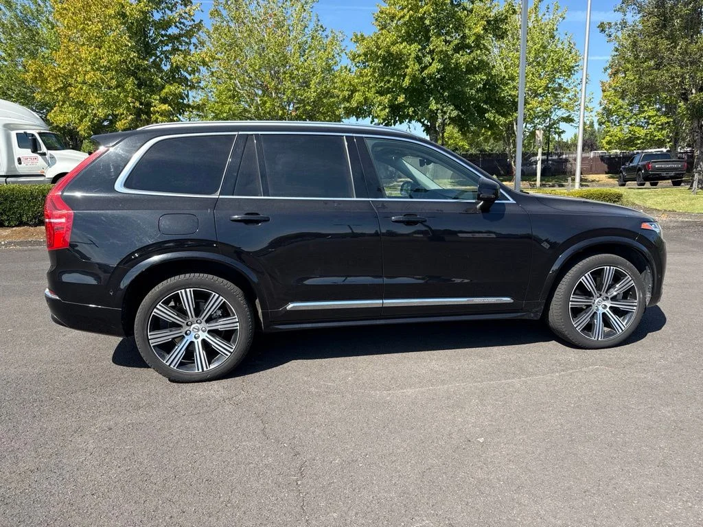 Used 2024 Onyx Black Metallic Volvo Ultimate image 8