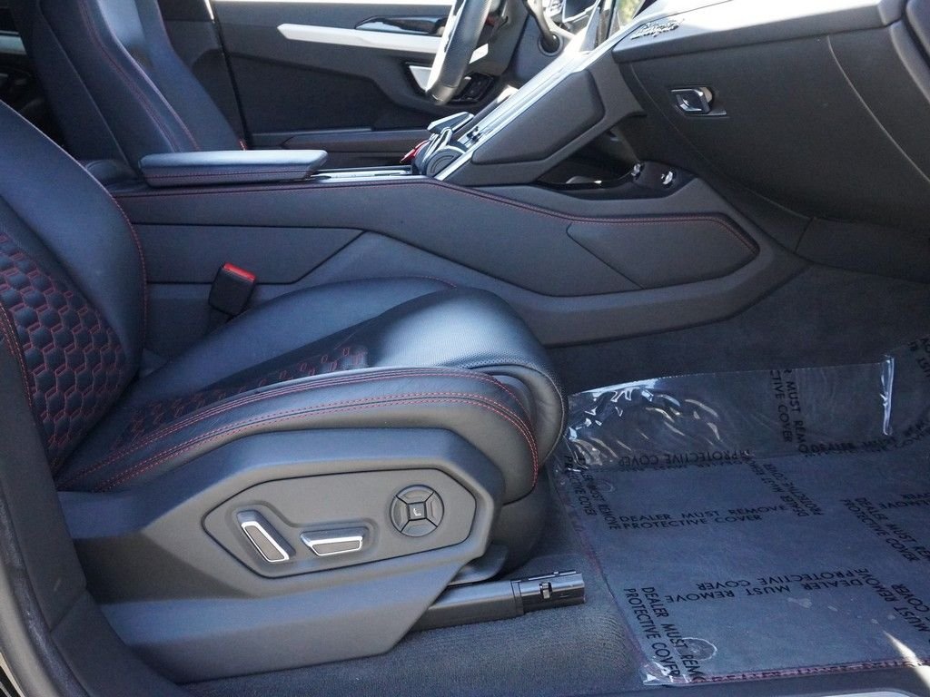 Used 2020 Black Lamborghini Base image 30