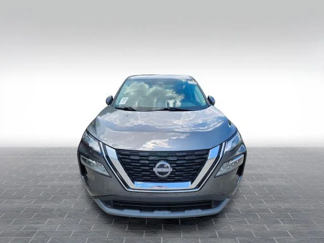 Used 2023 Gray Nissan SV image 2