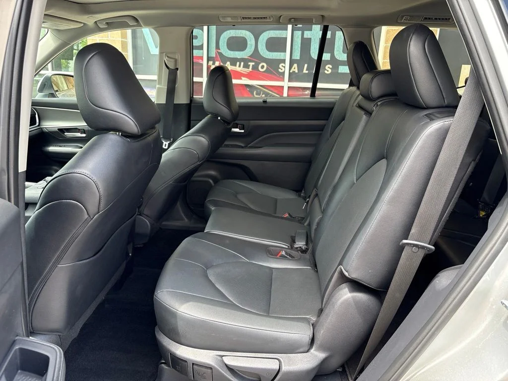 Used 2025 Silver Toyota XLE image 16