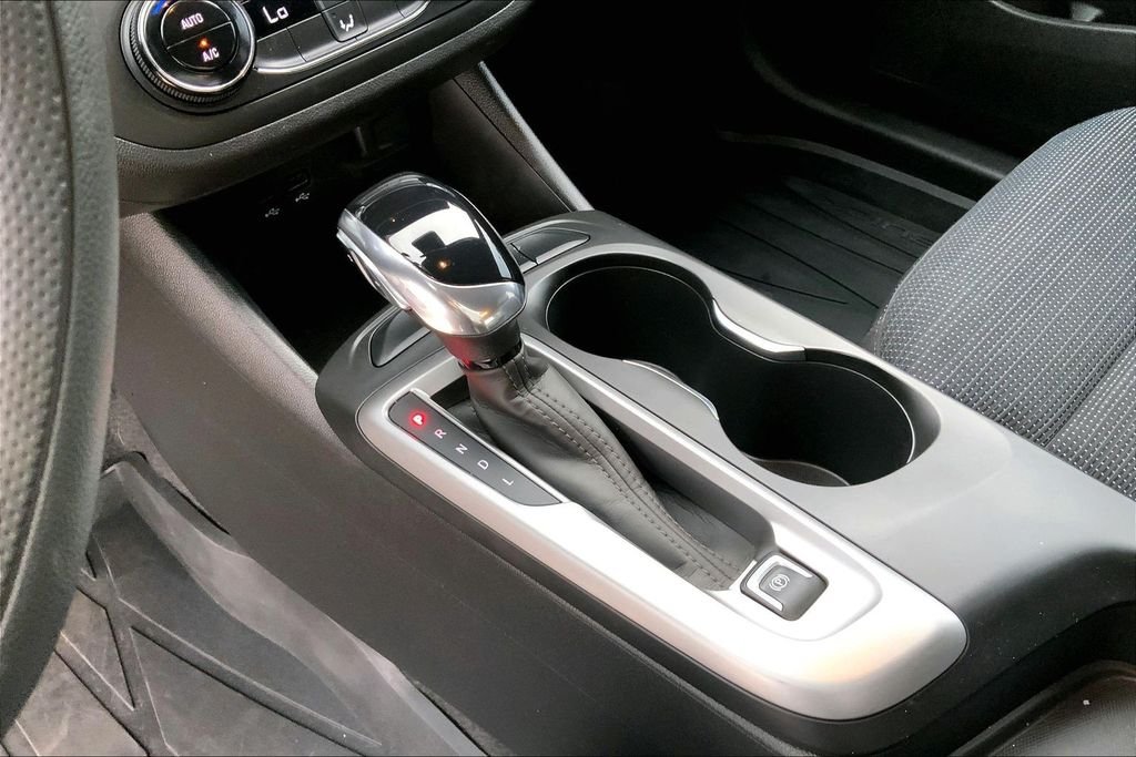 Used 2024 Summit White Buick Preferred image 15