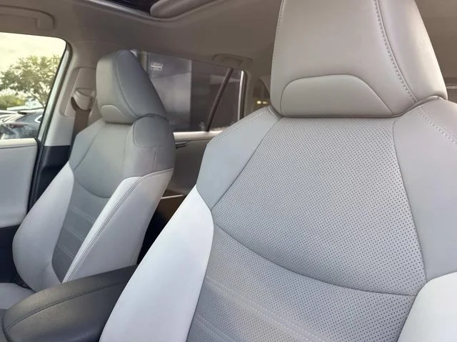 Used 2019  Toyota Limited image 25