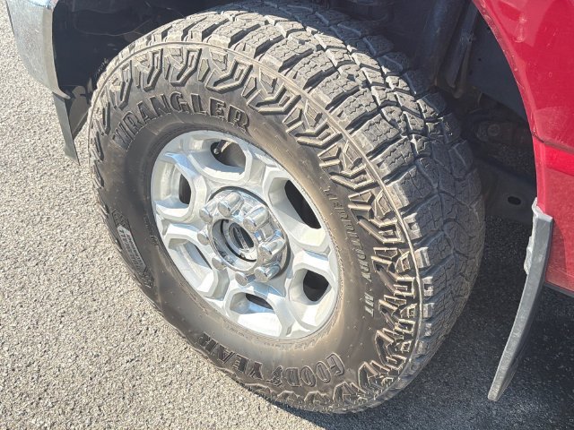 Used 2025 Ruby Red Metallic Ford XLT image 6