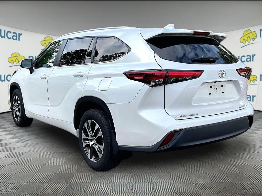 Used 2023 Beige Toyota XLE image 5