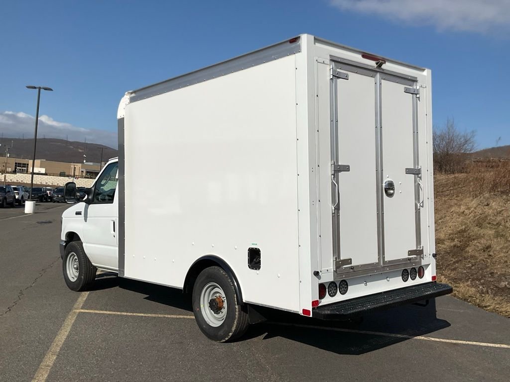 New 2026 Oxford White Ford E-350 SRW image 23