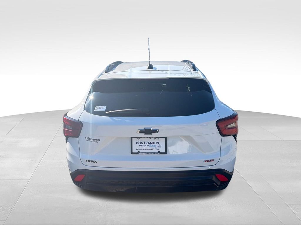 Used 2025 White Chevrolet 2RS image 4