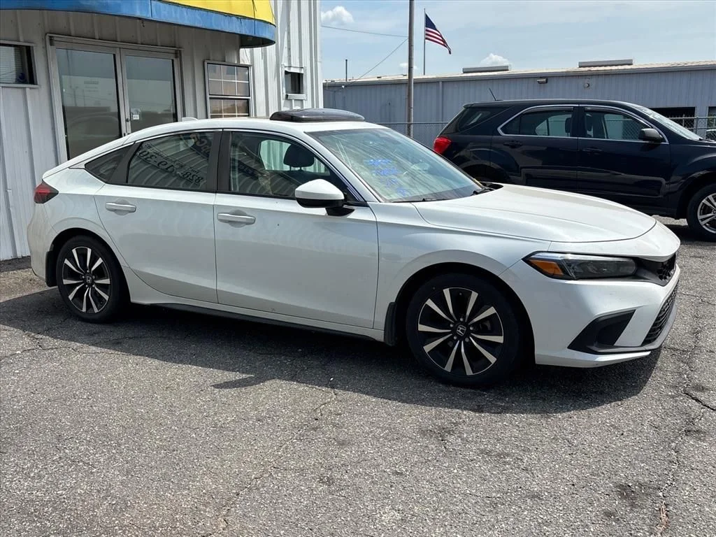 Used 2024 White Honda EX-L image 6