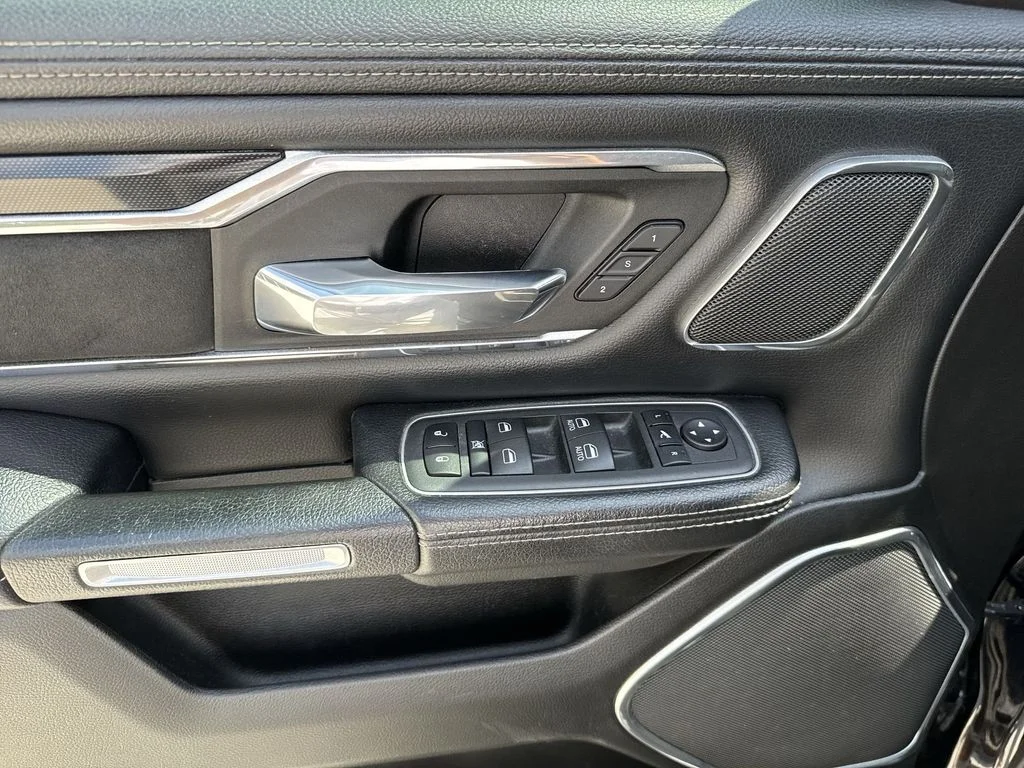 Used 2022 Diamond Black Ram Laramie image 40