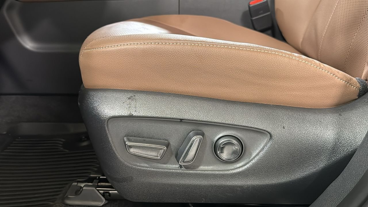 Certified Used 2025  Toyota Platinum image 14