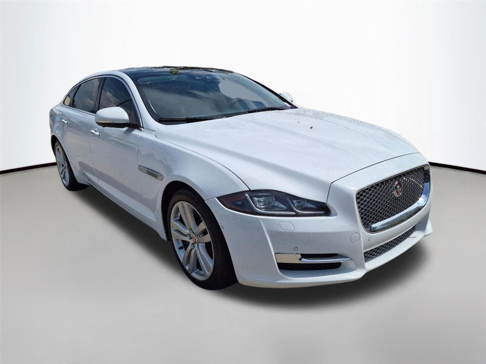 Used 2018 Fuji White Jaguar XJL Portfolio image 5