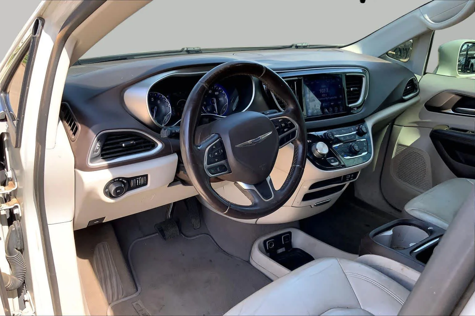 Used 2017 Tusk White Chrysler Touring-L image 15