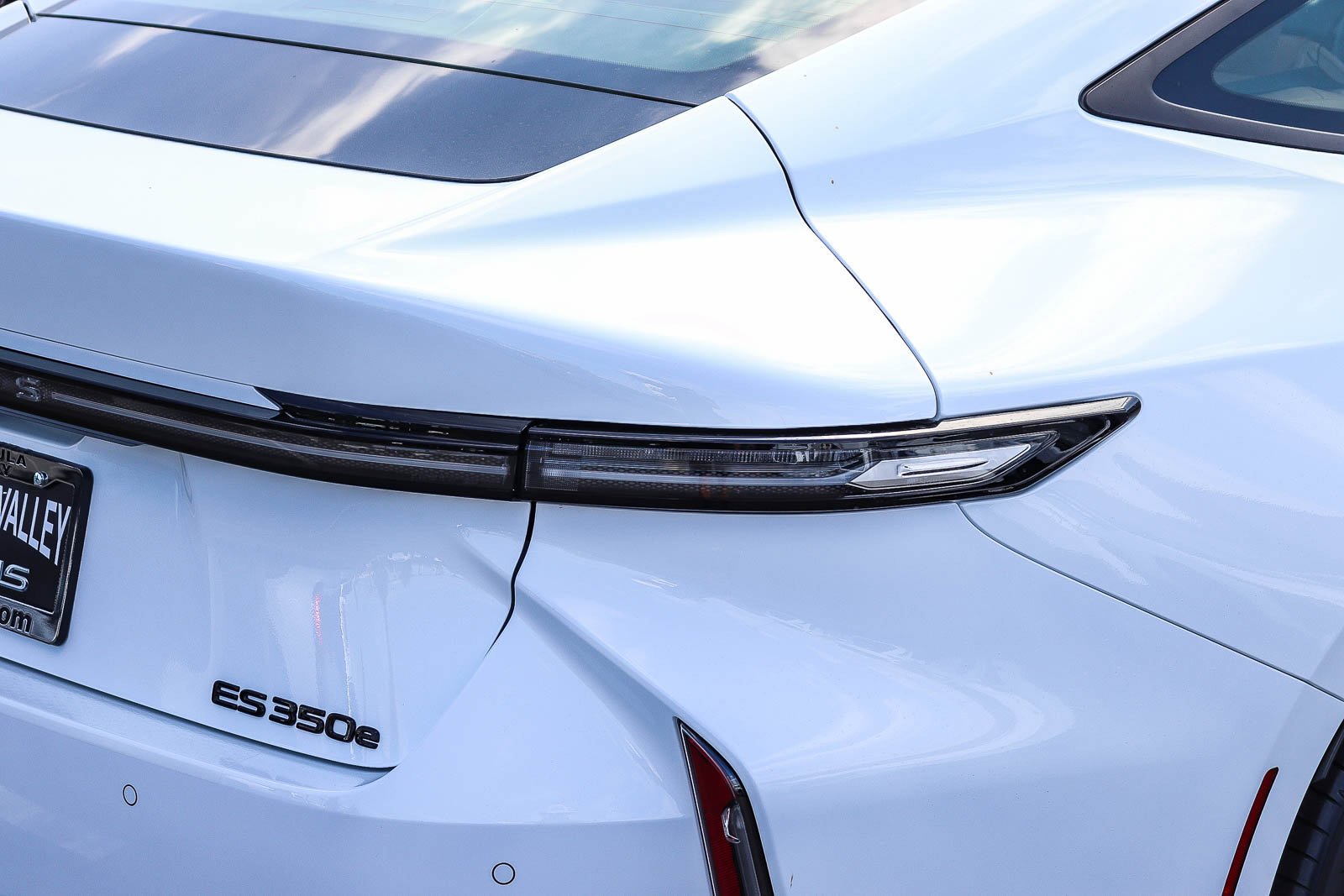 New 2026 Ultra White Lexus ES 350e PREMIUM image 8