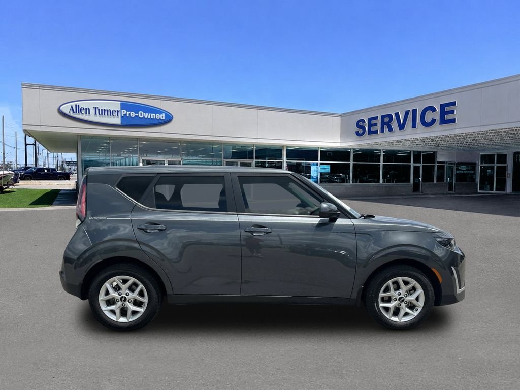 Used 2024 Gravity Gray Kia LX image 9