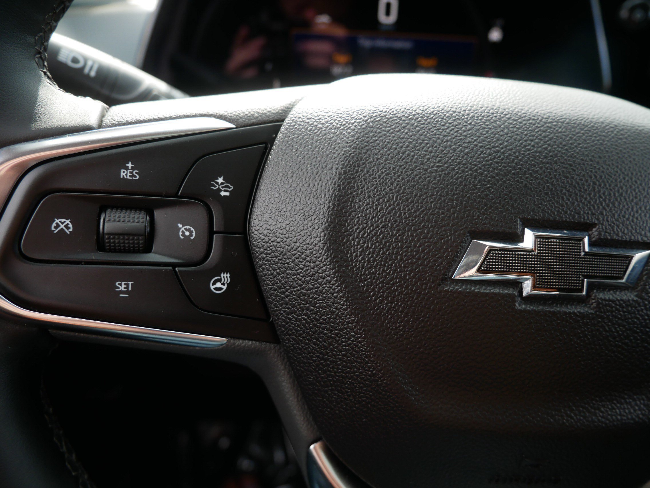 Used 2025 Summit White Chevrolet ACTIV image 33