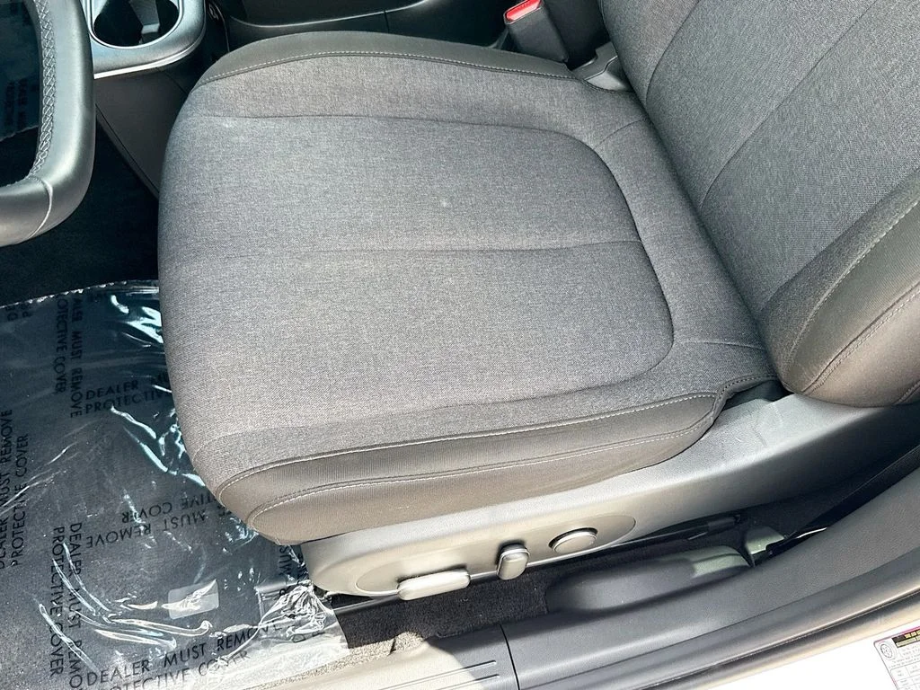 Used 2023 White Hyundai SE image 20