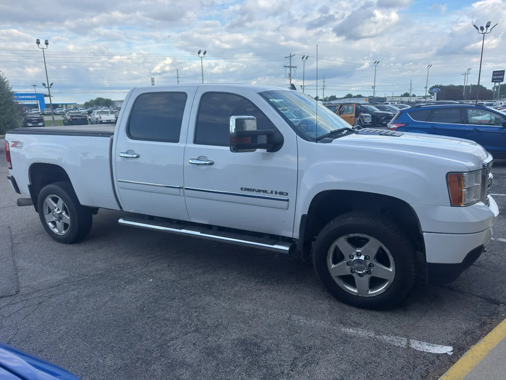 Used 2013 Summit White GMC Denali image 5