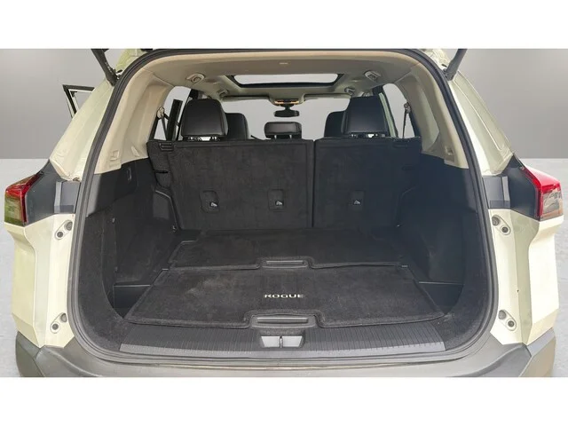 Used 2023 Pearl White Tricoat Nissan SL image 16