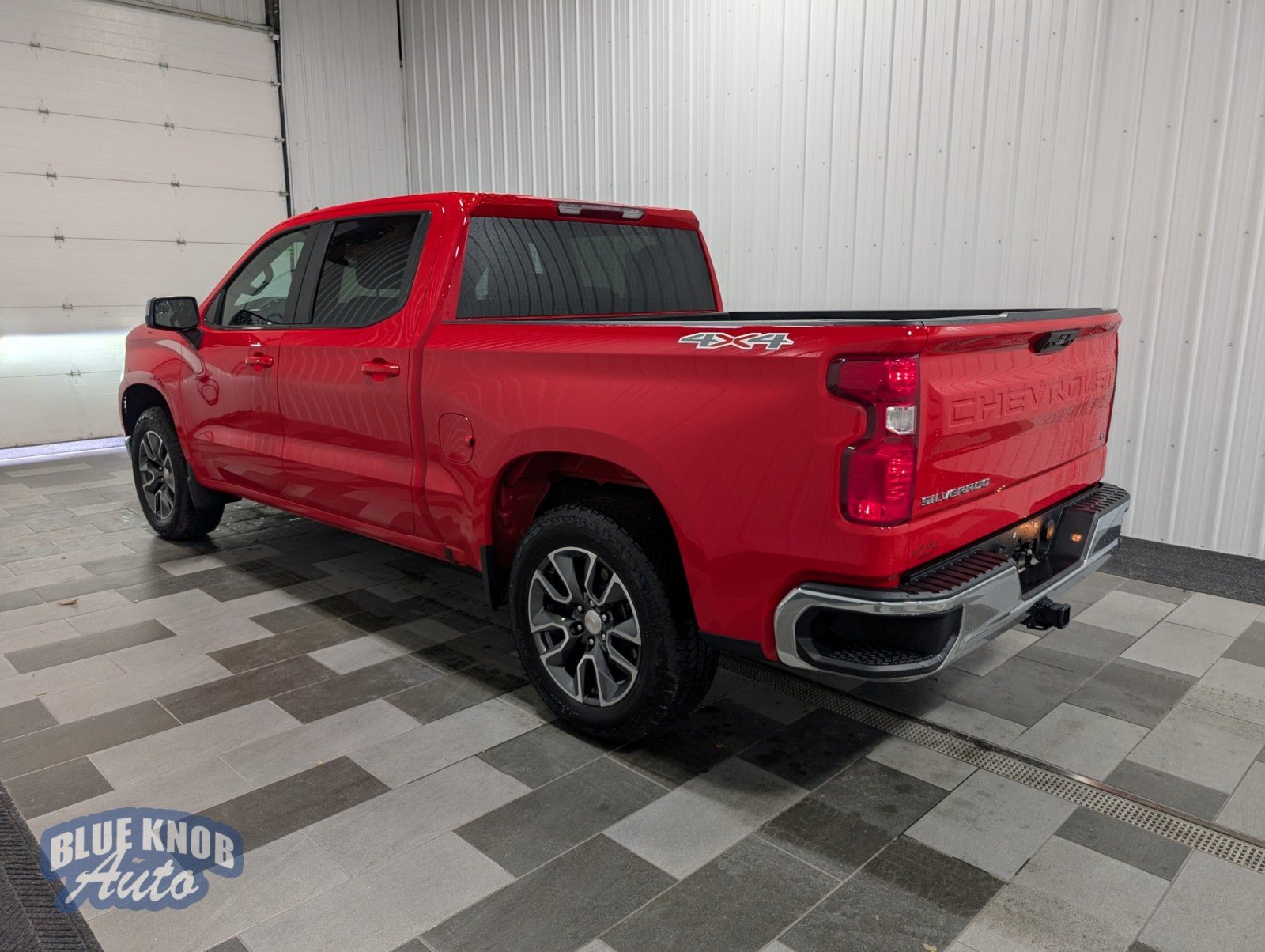 2024 Chevrolet Silverado 1500 LT photo 2