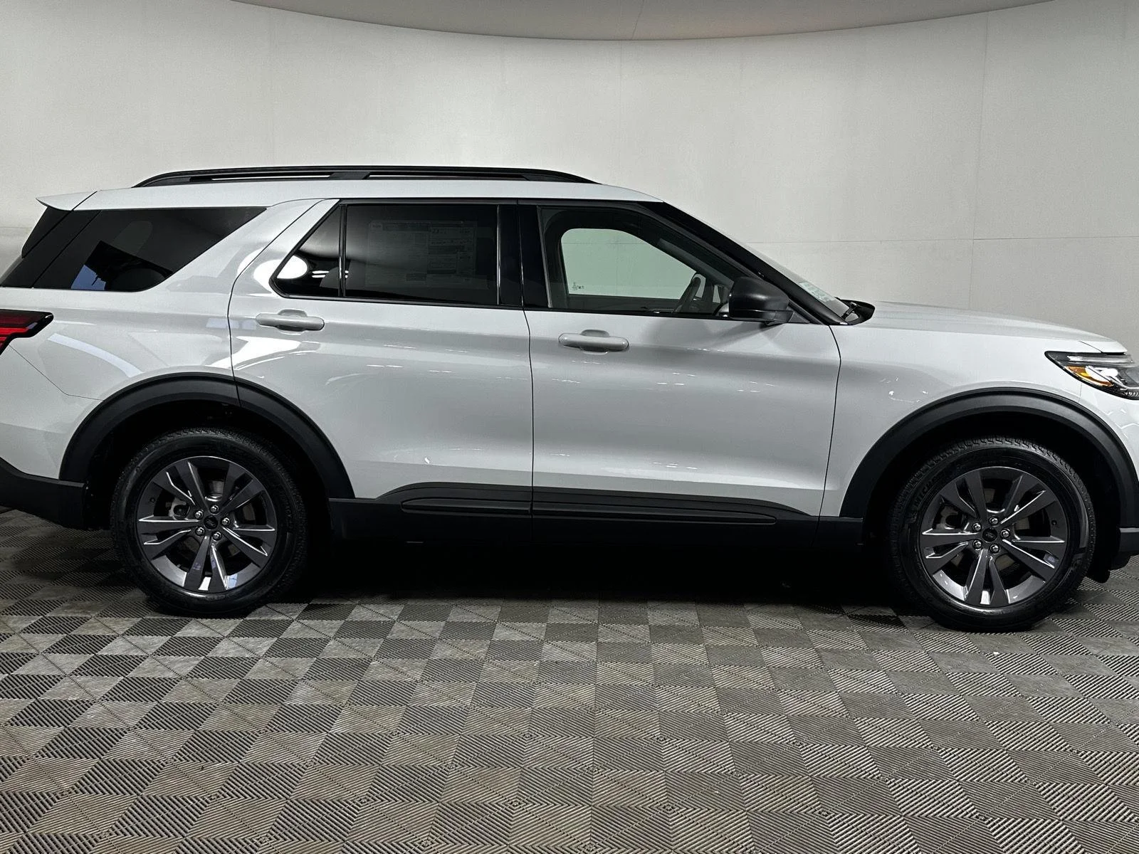 New 2027 Avalanche Gray Ford Active image 11