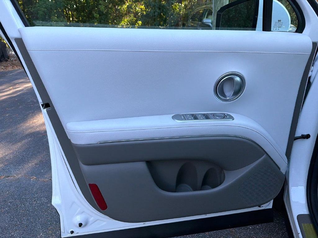 New 2027 White Hyundai SEL FWD image 10