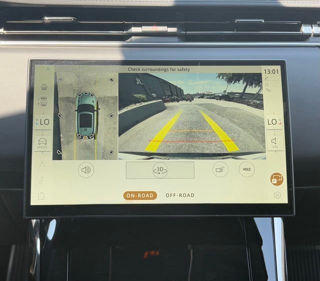 New 2026 Fuji White Land Rover Dynamic SE image 25