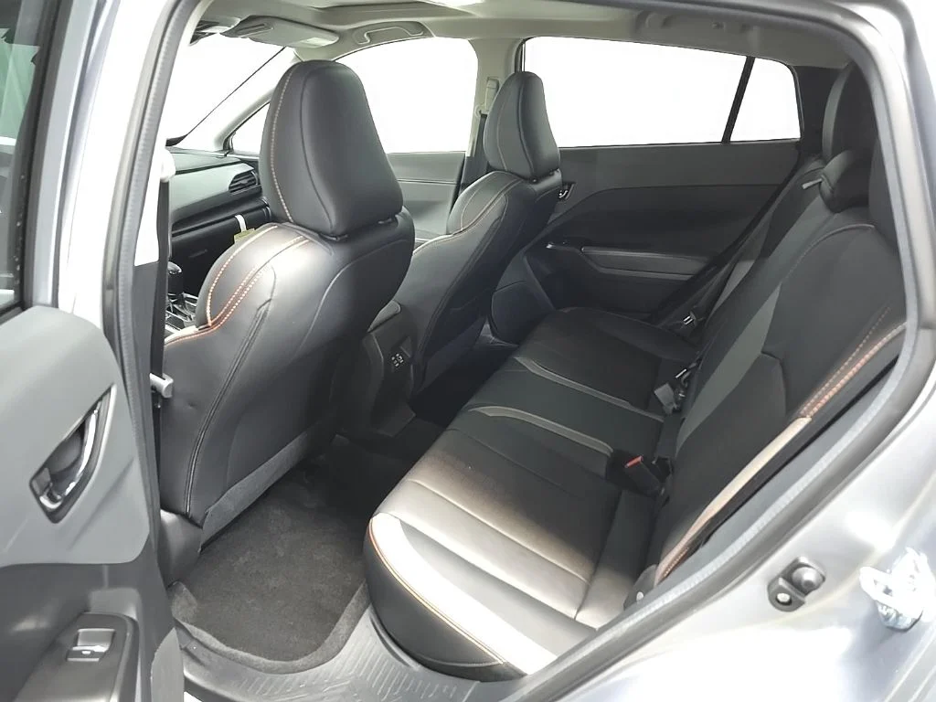 Used 2025 Ice Silver Metallic Subaru Limited image 32