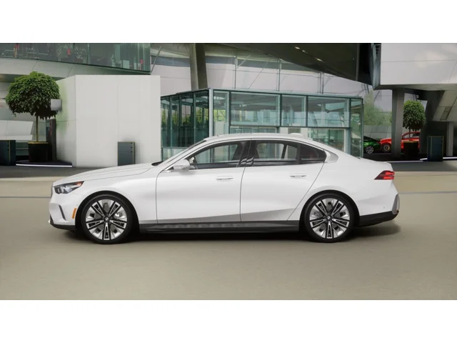 New 2026 Mineral White Metallic BMW xDrive40 image 4