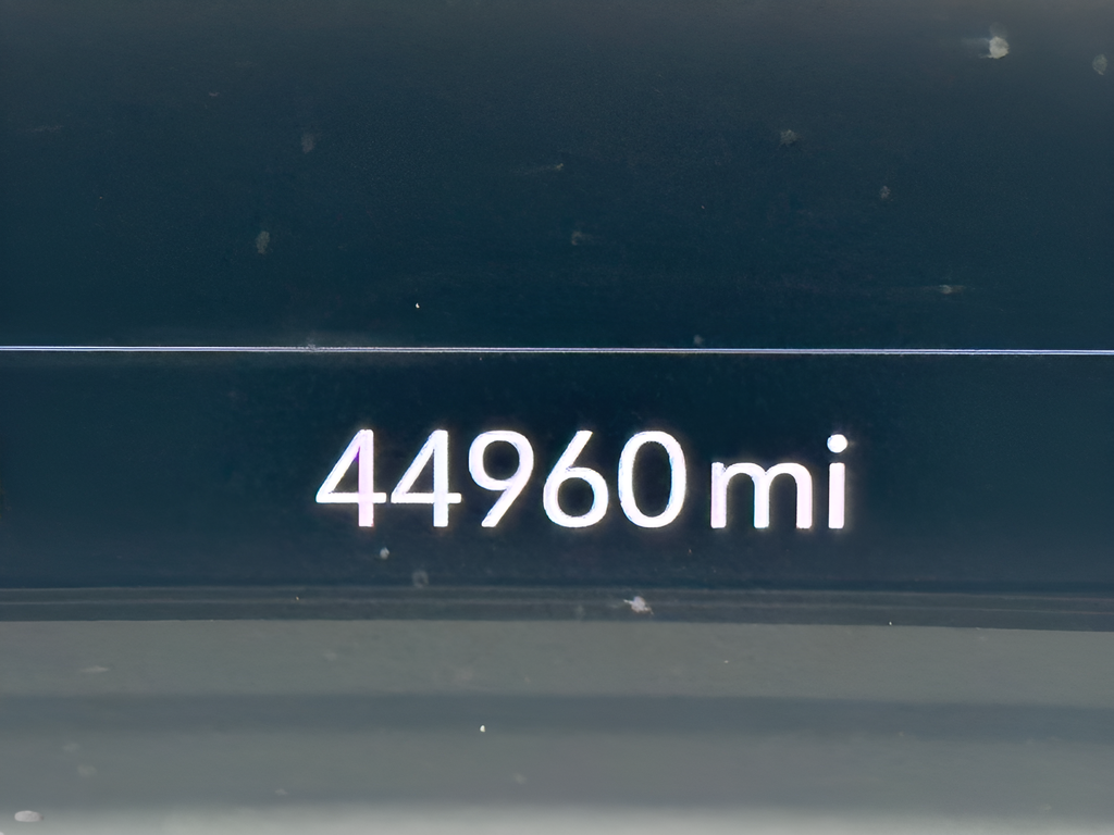Used 2021 Red Buick Essence image 23