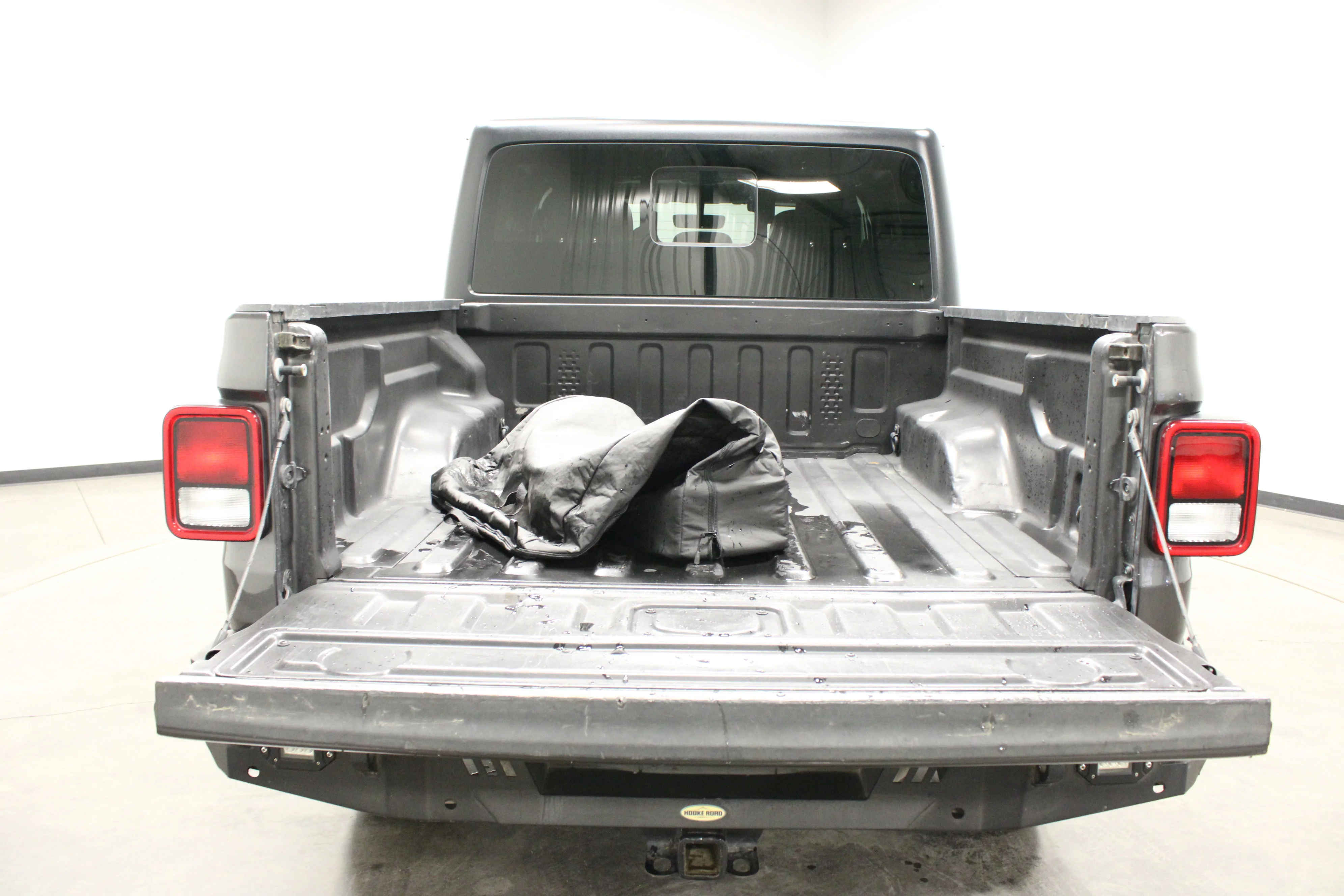 Used 2022 Granite Crystal Metallic Clearcoat Jeep Sport image 16