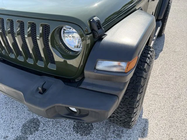 Used 2021 Green Jeep Sport image 7