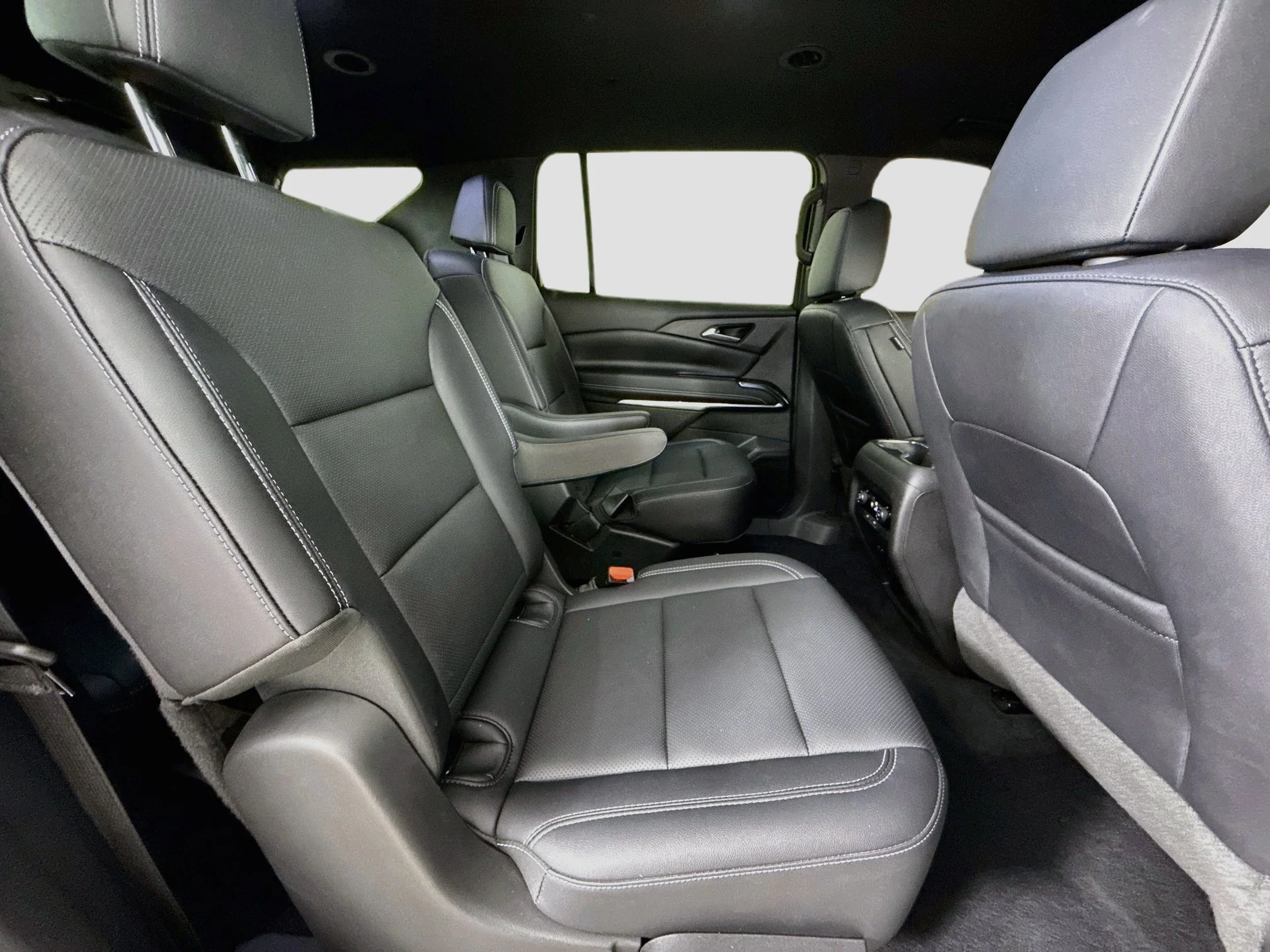 Used 2025 Iridescent Pearl Tricoat Chevrolet LT image 30