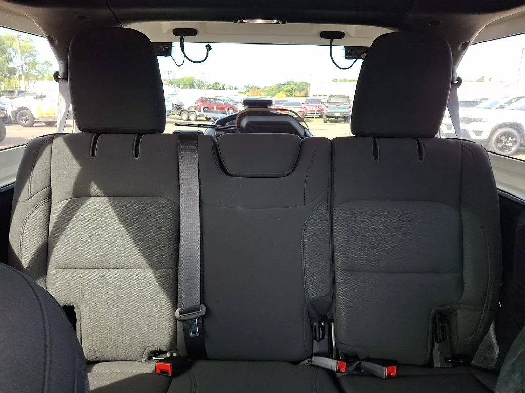 Used 2019 Silver Jeep Unlimited Sport S image 20