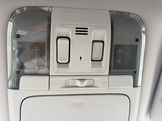 Used 2013 Silver Subaru 2.5i Premium image 38