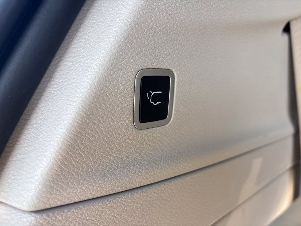 Used 2024 White Chrysler Touring L image 7