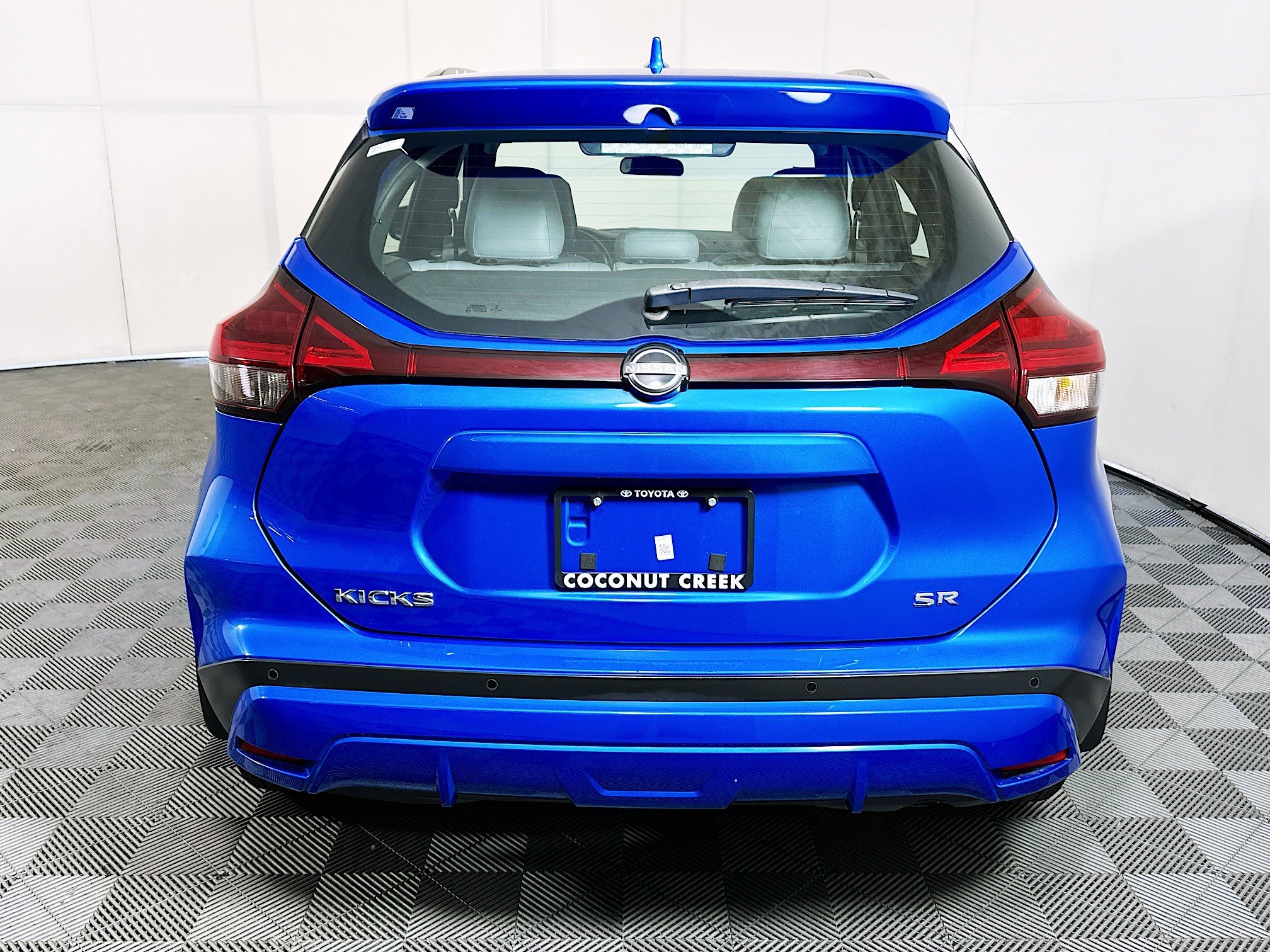 Used 2023 Electric Blue Metallic Nissan SR image 4